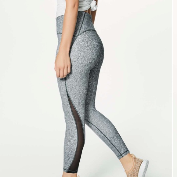 lululemon athletica Pants - Lululemon Train Times 7/8 Pant 25" Fractal Alpine White Black‎